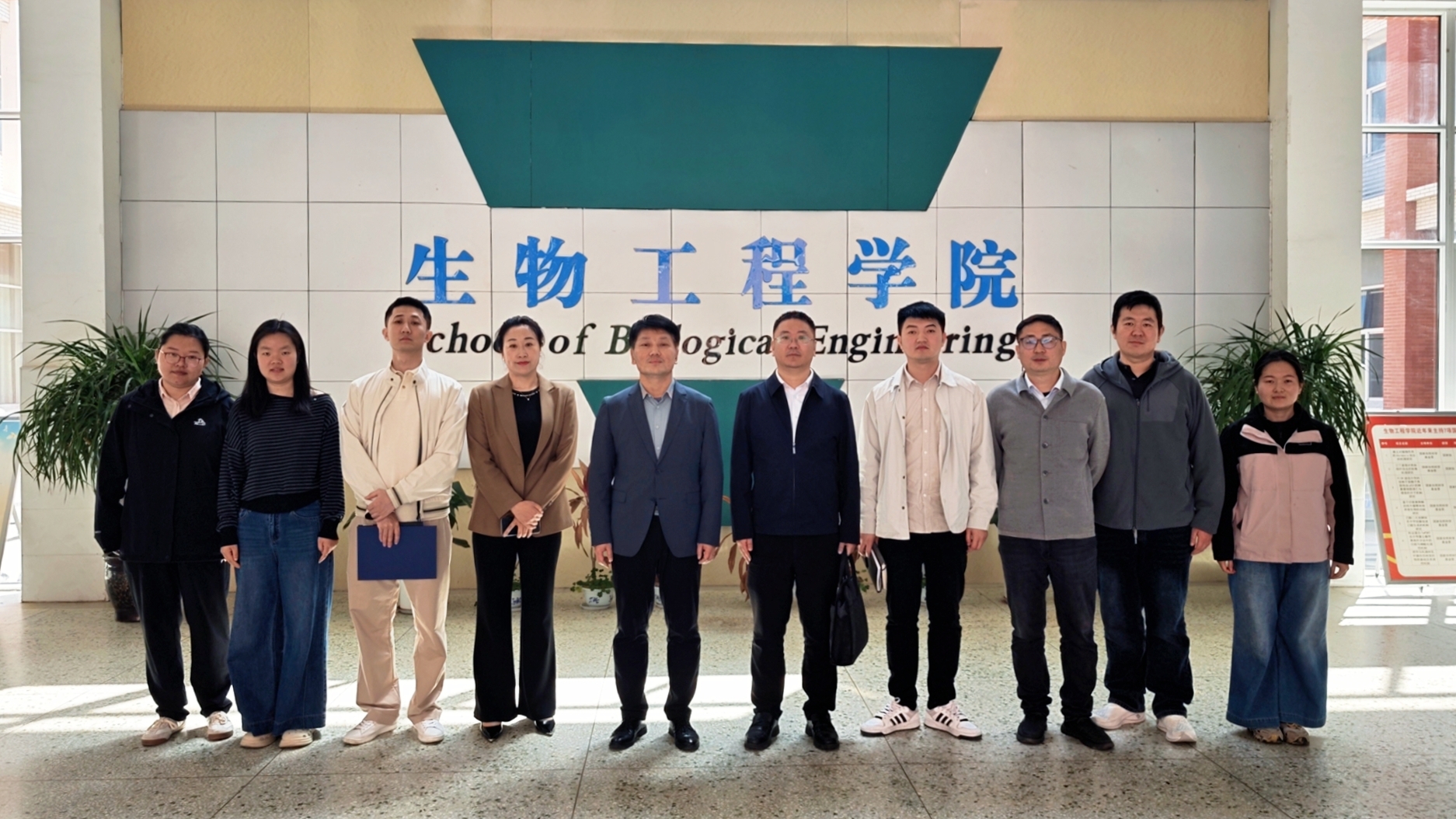 产教融合赋能“绿色淮味” 淮南师范学院生物工程学院聘任行业导师——深化校企合作，共育食品产业新军